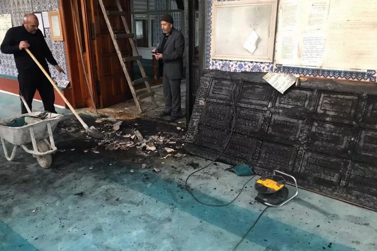 Ankara’da iki cami kundaklandı