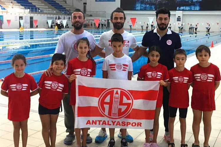 Antalyasporlu yüzücülerden başarı