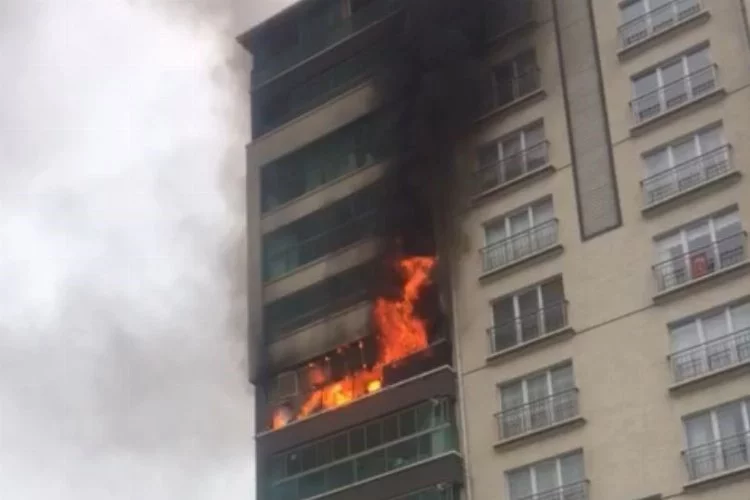 Bir apartmanın 7’nci katında yangın