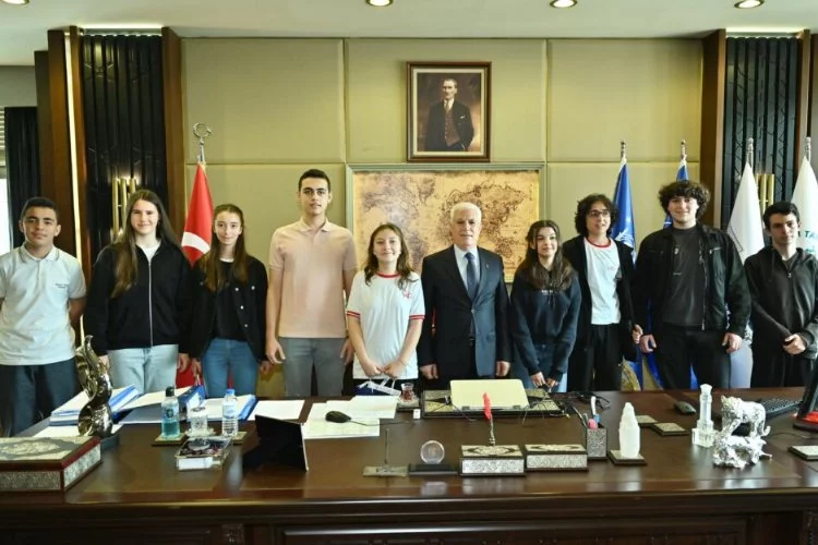 Bursa Büyükşehir Belediyesi, başarılı öğrencileri ödüllendirdi