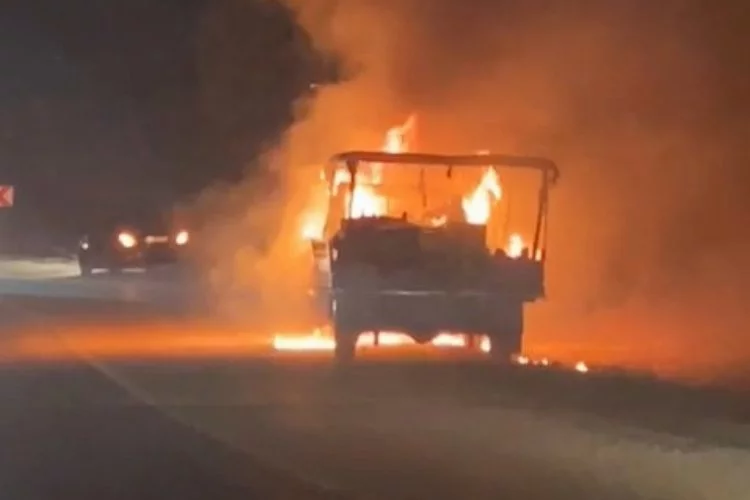 Bursa’da kamyonet alev alev yandı
