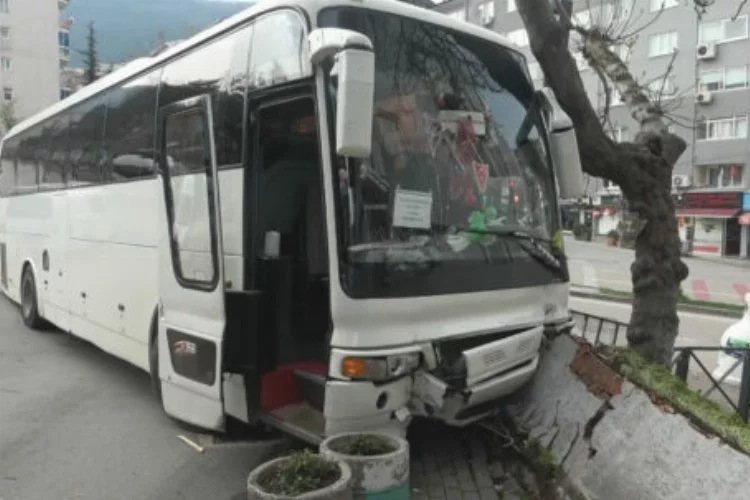 Bursa’da otobüs ortalığı birbirine kattı!