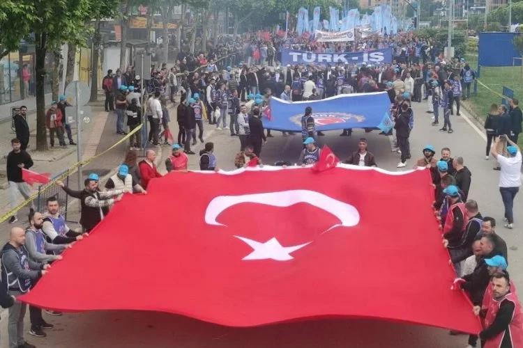 Bursa’da TÜRK-İŞ’in 1 Mayıs programı kortejle başladı