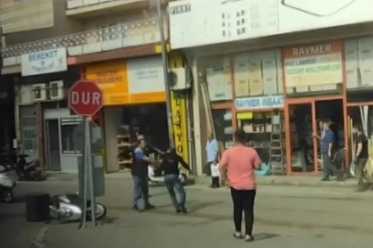 Bursa'da yol verme kavgası kameraya yansıdı