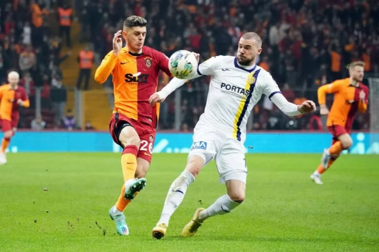 Galatasaray 3 puanı 2-1 ile aldı