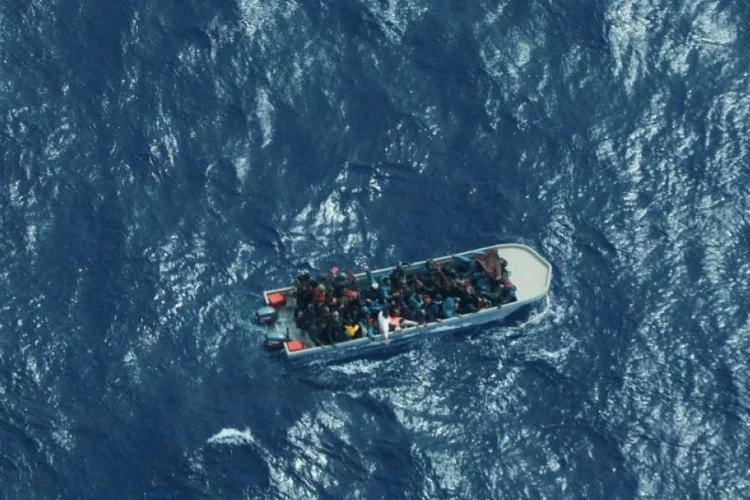 Göçmen teknesi alabora oldu: 30 göçmen kayıp