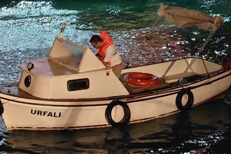 İstanbul'da sürüklenen bir tekne Bebek Koyu'na yanaştırıldı