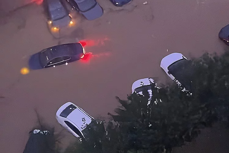 İstanbul'u sağanak yağış vurdu; 3 can kaybı var