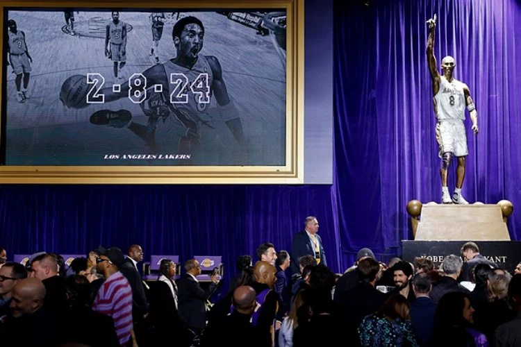 Kobe Bryant unutulmadı: Heykeli dikildi