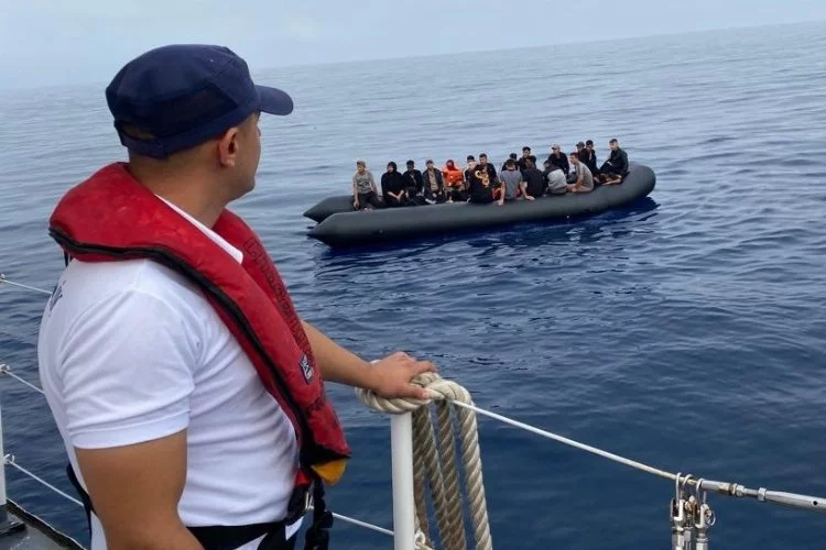 Kuşadası’nda 30 düzensiz göçmen kurtarıldı