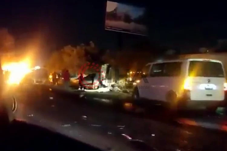 Meksika'da 18 araç birbirine girdi: 3 ölü, 15 yaralı