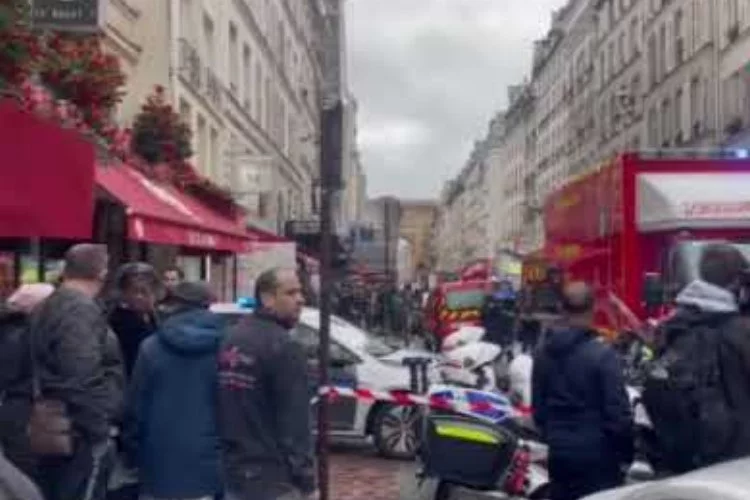 Paris'te silahlı saldırı