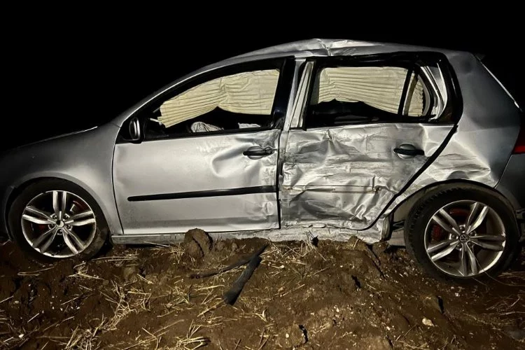 Şarampole savurduğu otomobilde 5 kişi yaralandı