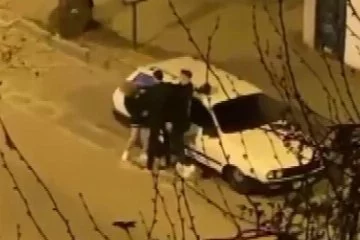 Sokak ortasında kadına saldırdı!