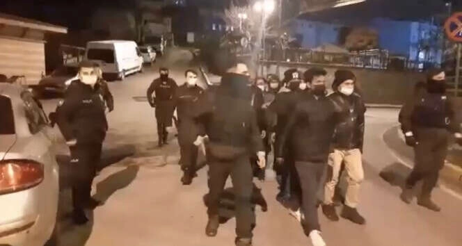 BEYOĞLU’NDA 16 BANGLADEŞLİ GÖÇMEN KAÇAMADAN YAKALANDI