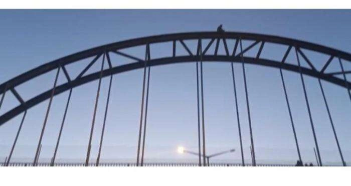 SEVGİLİSİ TERKEDEN GENÇ KÖPRÜDEN ATLADI