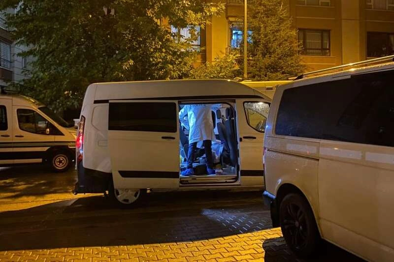 Eşi ve çocuklarını öldürüp yaşamına son verdi