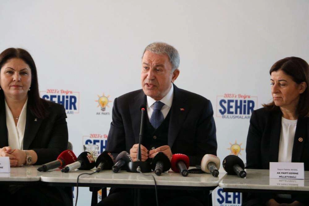 Bakan Akar: Yunan adaları silahlandırılıyor