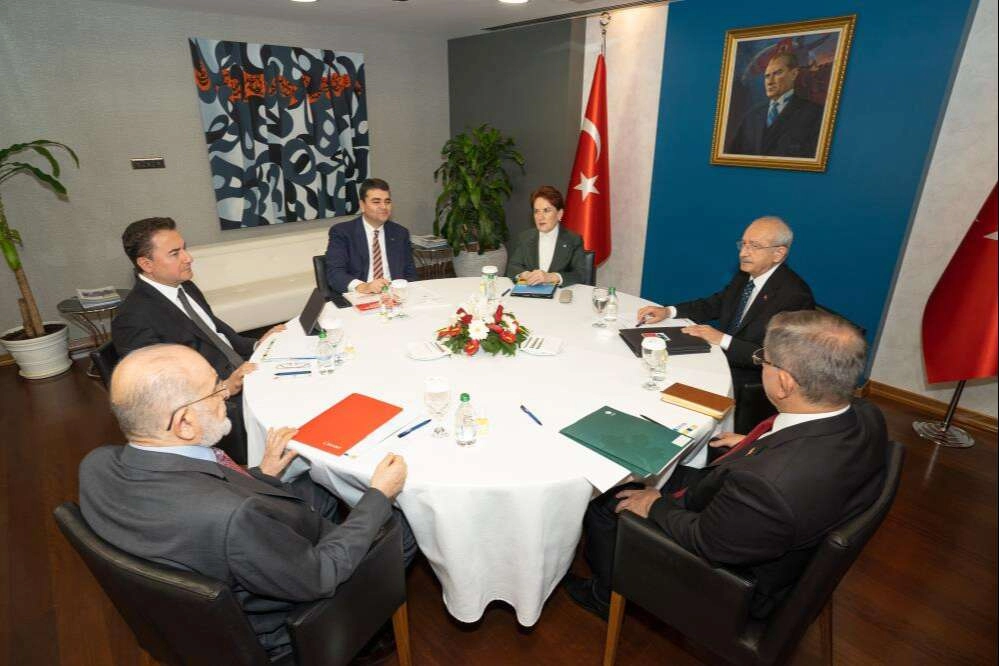 Altılı masa dağıldı