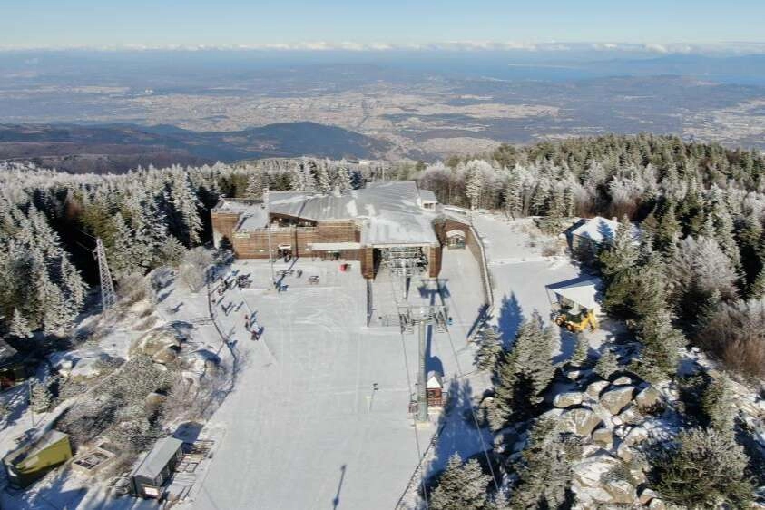 Uludağ'a sezonun ikinci karı yağdı