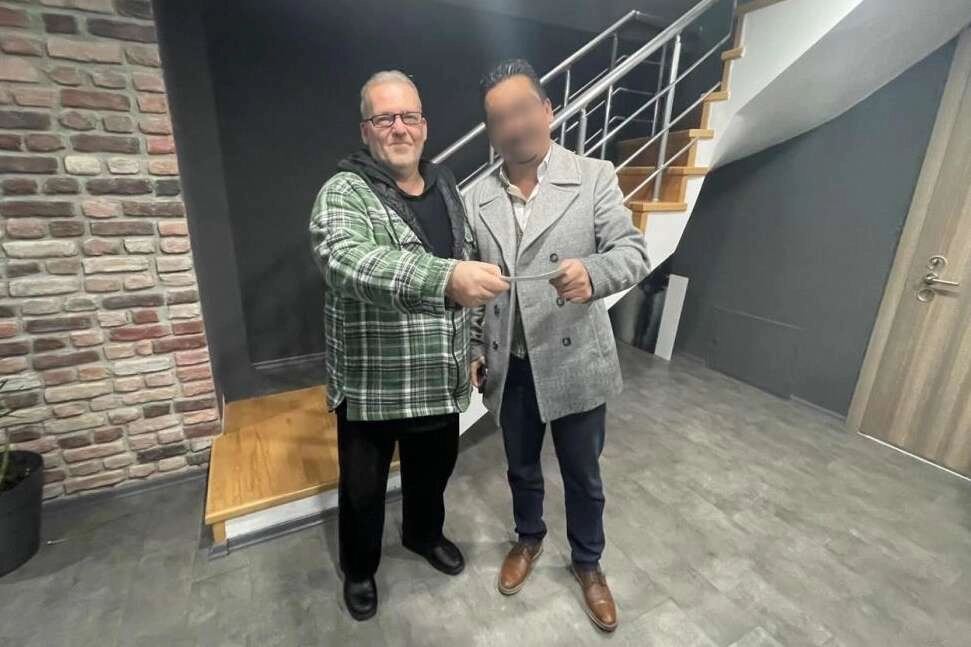 Bulduğu çeki sahibe götürdü