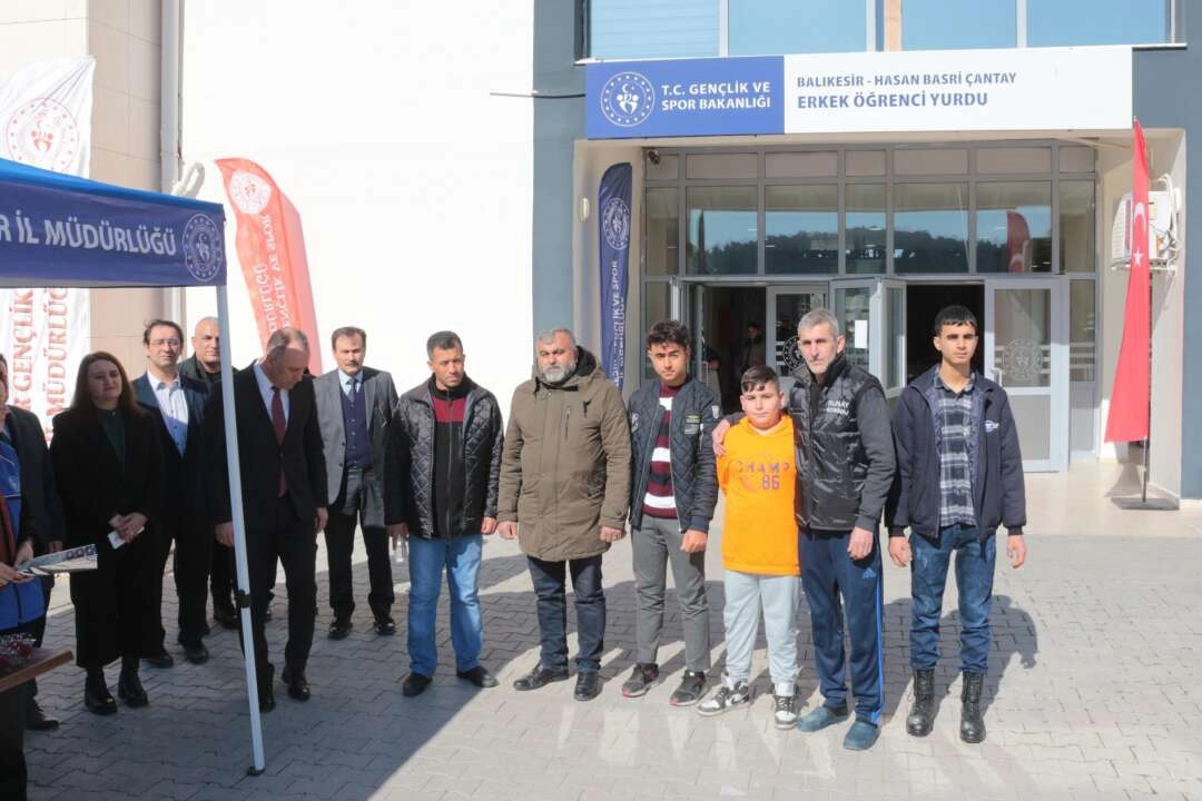 Depremzedeler KYK yurtlarına yerleşmeye başladı