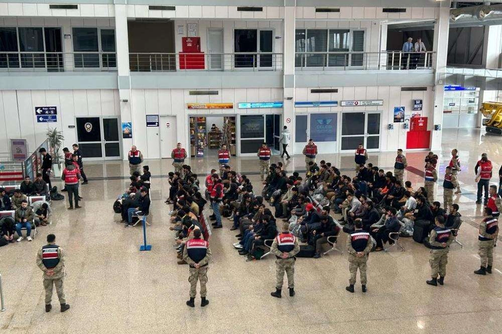 136 düzensiz göçmen Afganistan'a geri gönderildi