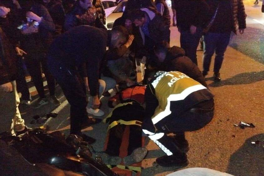 İki motosiklet kafa kafaya çarpıştı: 2 yaralı