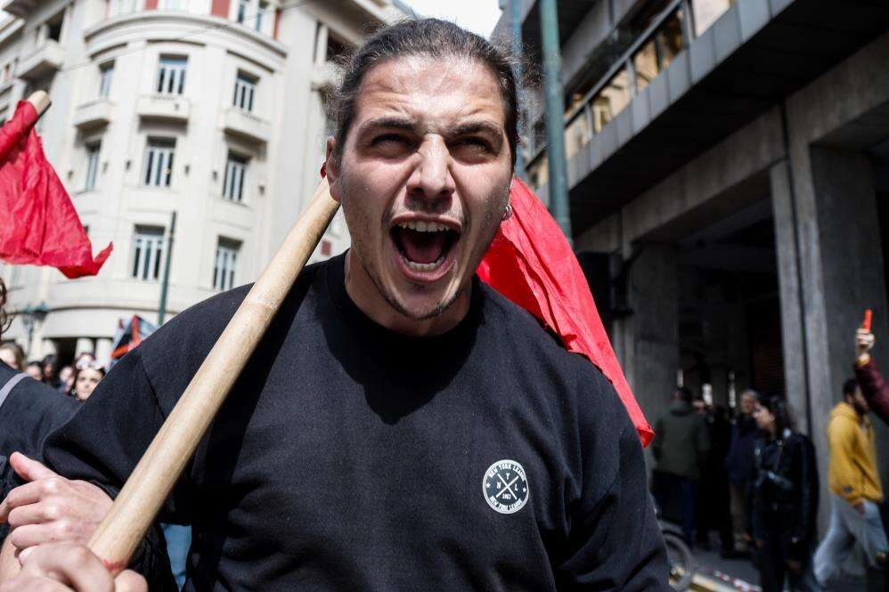 Yunanistan'da sokaklar karıştı