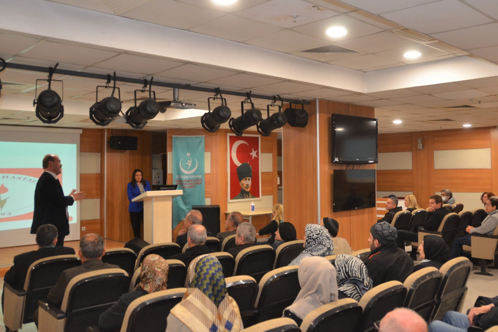 Parkinson hastası ve yakınlarına yönelik eğitimi verildi