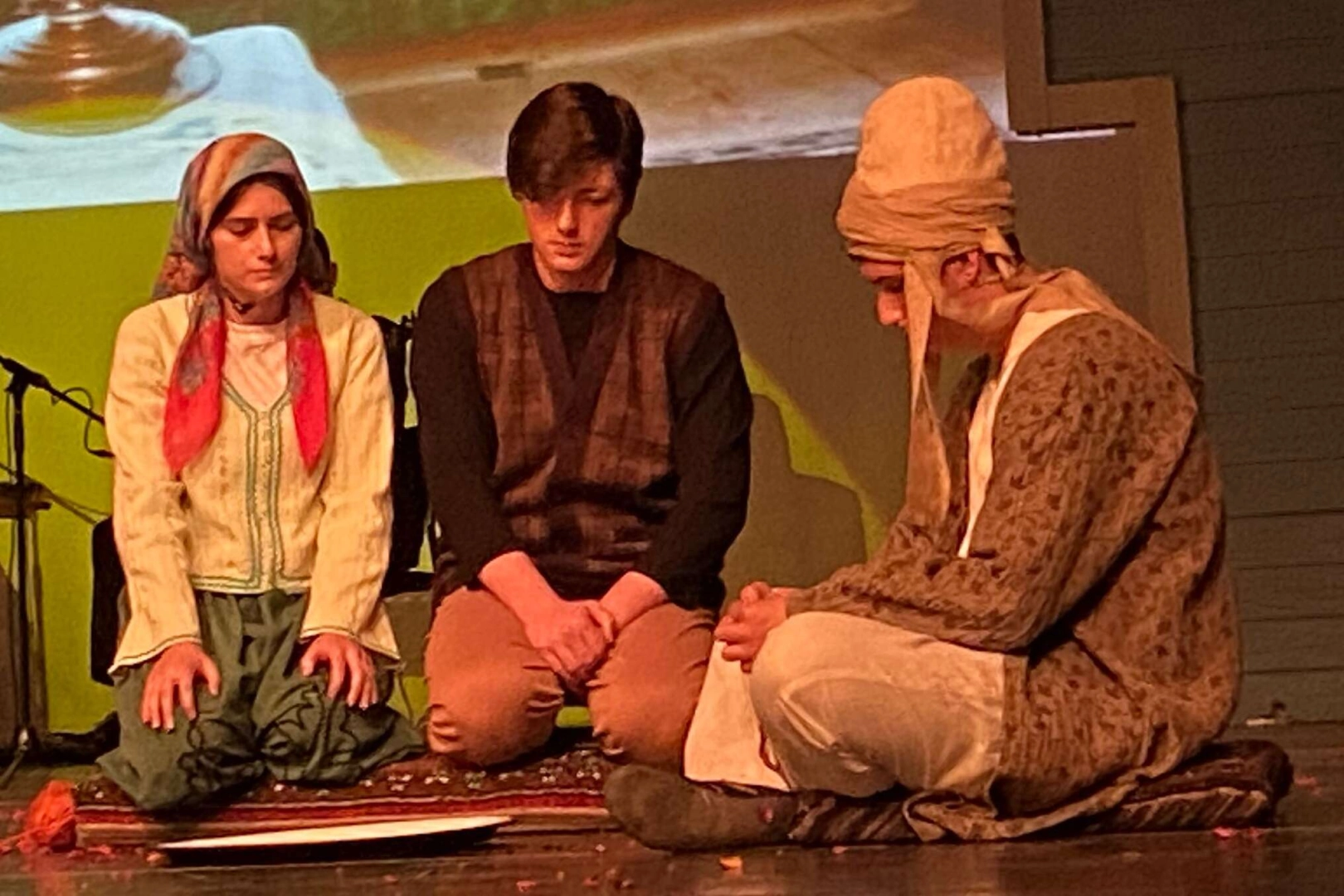 Lise öğrencilerinden ayakta alkışlanan etkinlik