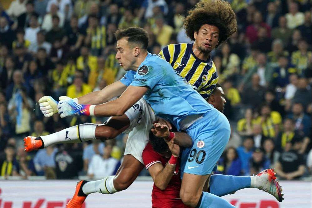 Fener'e galibiyet yetmedi
