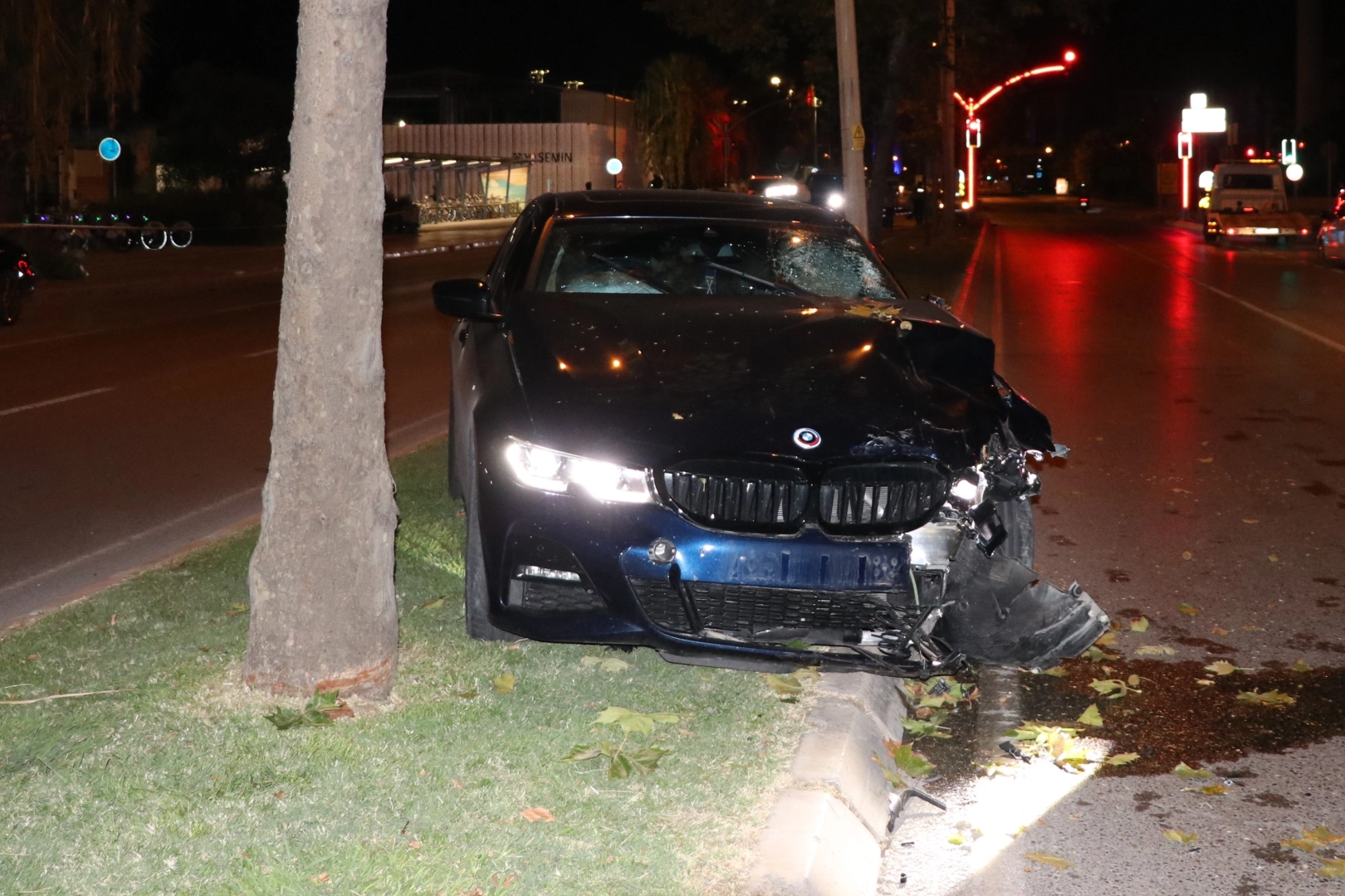Otomobille çarpışan motokurye hayatını kaybetti