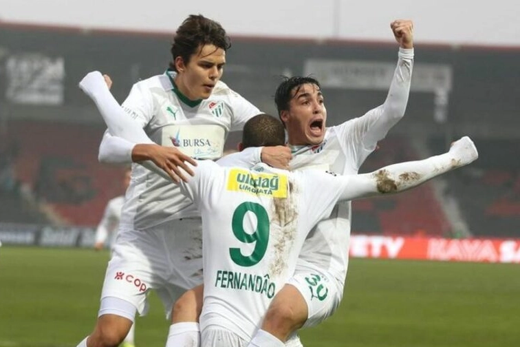 Bursaspor’un eski yıldızı gözaltına alındı!