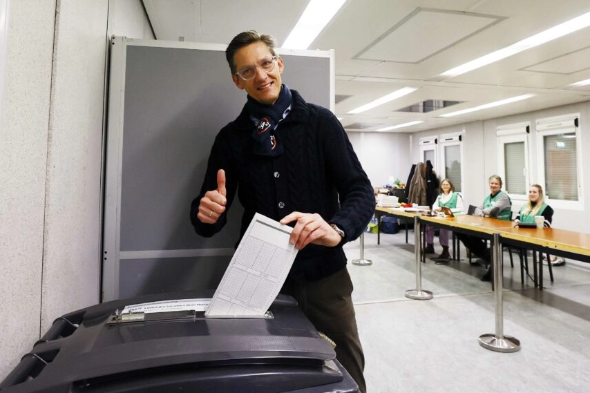 Hollanda’da halk sandık başında