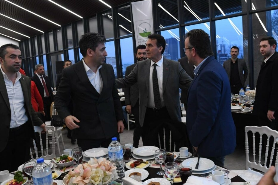 Dündar,  MHP teşkilatıyla iftar yemeğinde buluştu