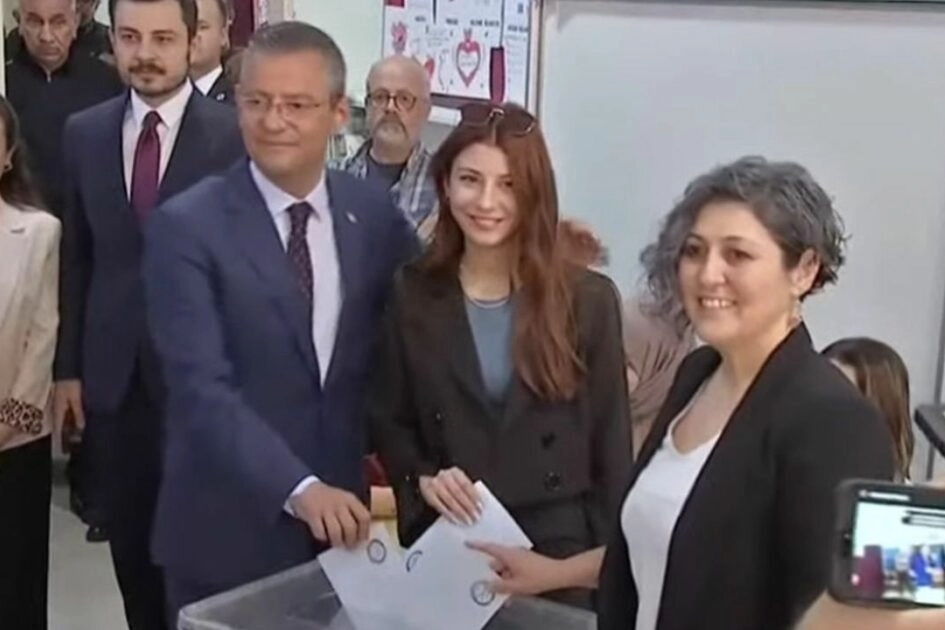 Oyunu kullanan ilk lider Özgür Özel oldu