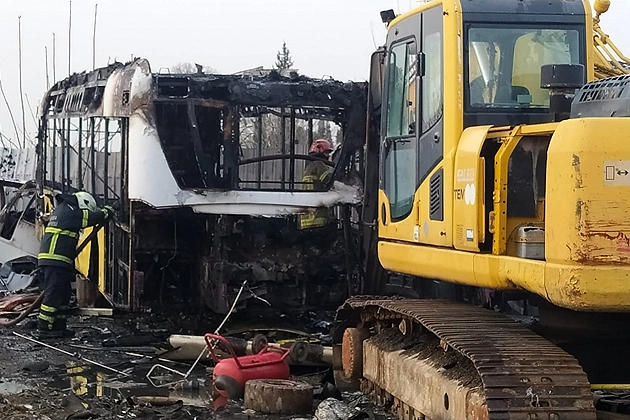 Bursa’da korkutan yangın! 6 otobüs alev alev yandı