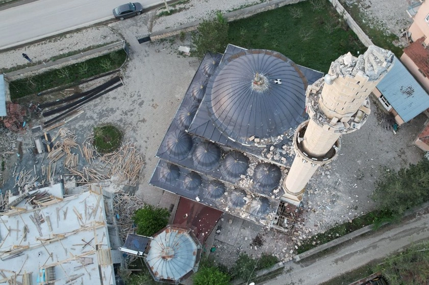 Tokat’ta depremin izleri gün ağarınca ortaya çıktı