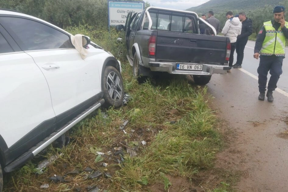 Bursa’da düğün konvoyunda kaza