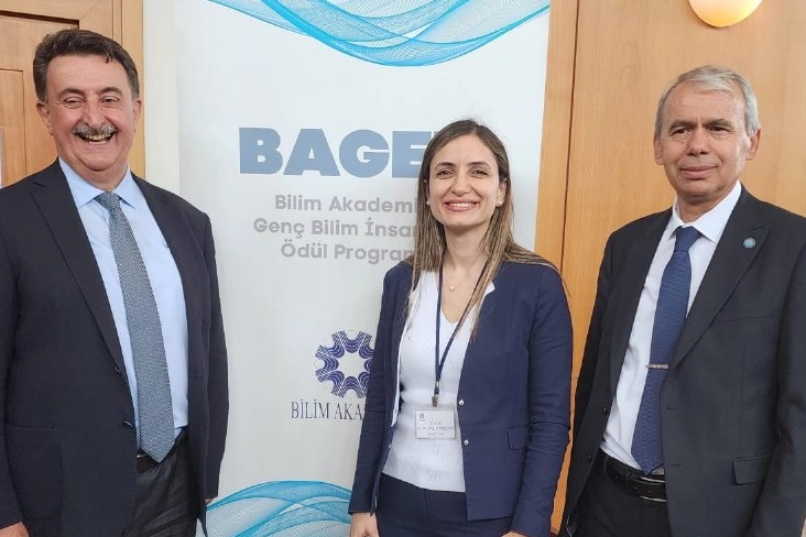 BUÜ’lü akademisyene “Genç Bilim İnsanı Ödülü”