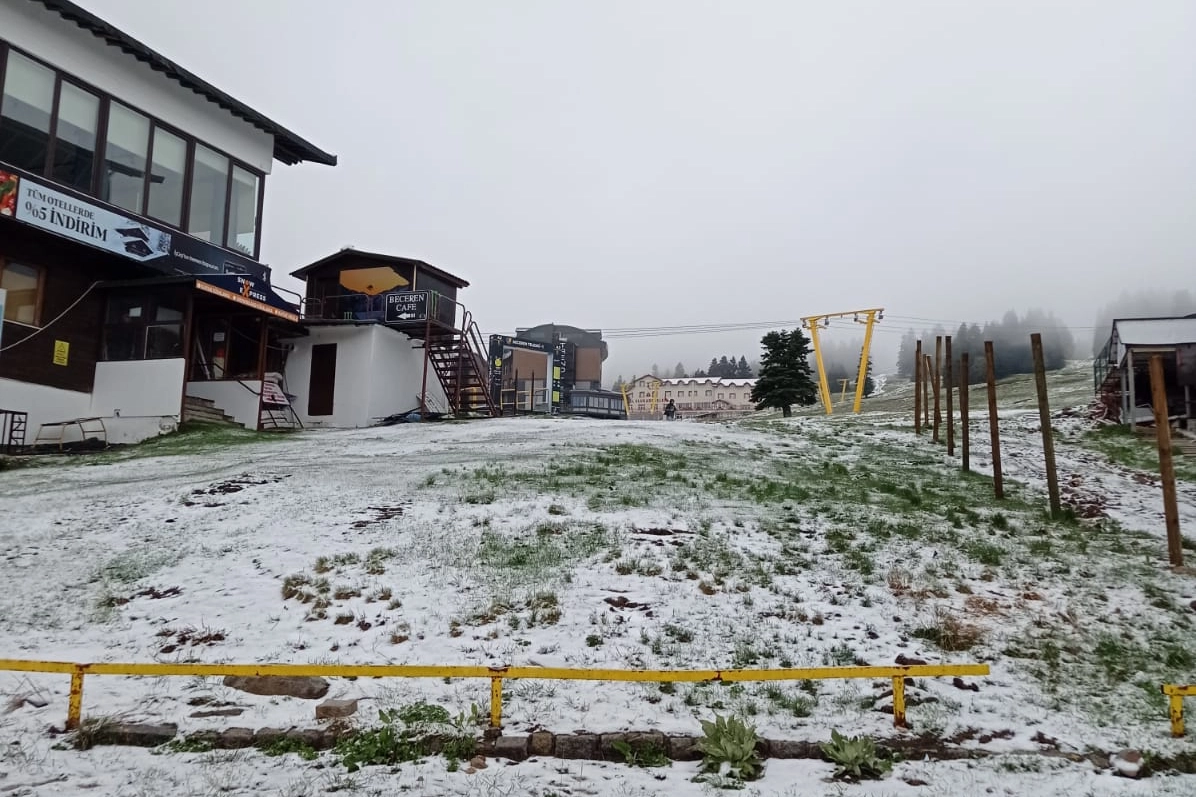 Uludağ yine beyaza büründü