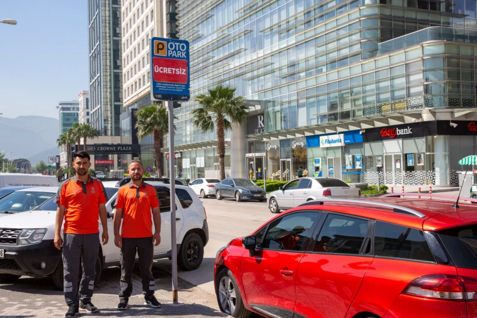 Bursa Büyükşehir, ‘ücretsiz otopark’ alanlarında görev başında