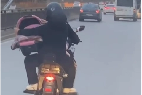 Allah korudu! Bursa’da motor üstünde tehlikeli yolculuk!