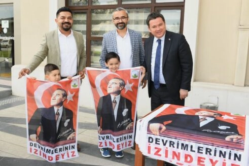Osmangazi Atatürk posterleri ile donatılıyor