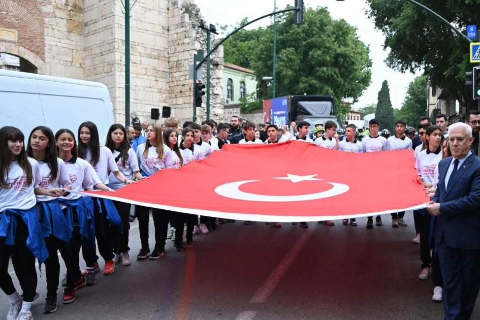 Bursa’da 19 Mayıs coşkusu kortej yürüyüşüyle başladı