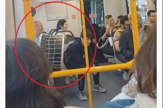 Bursa’da renkli görüntüler! Metroda mini konser