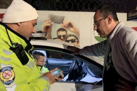 Bursa’da ilginç anlar: Polis ile pazarlık yapmaya kalktı!
