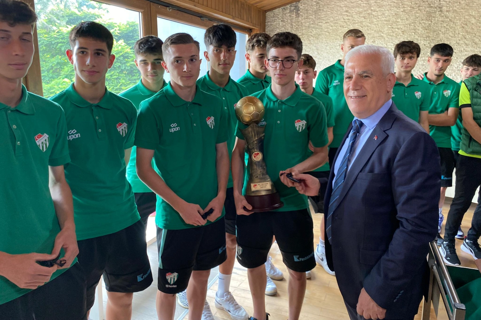 Bozbey’den Bursaspor’un şampiyonlarına ödül