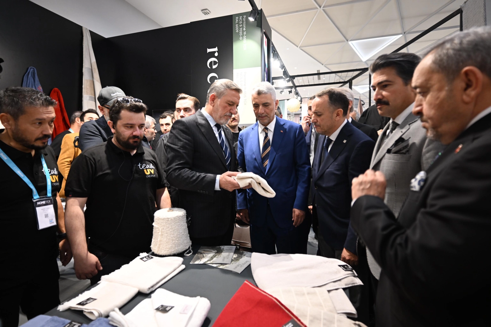 Ticaret Bakanı Ömer Bolat HOMETEX Fuarını ziyaret etti